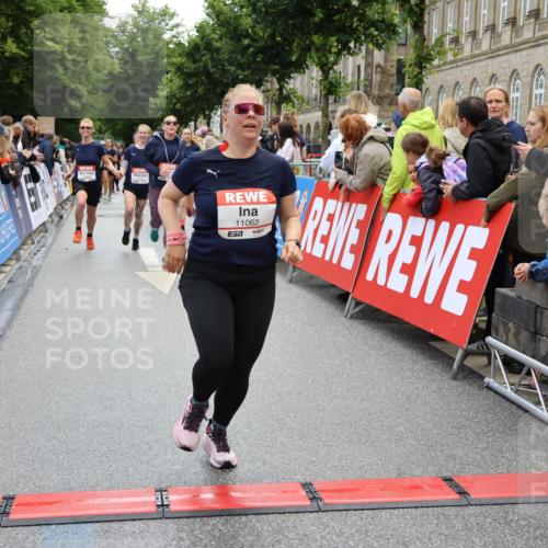 14.06.2026 - REWE Women's Run Strokosch-Dieckow http://msf.ph/oto/9786484 14.06.2026 10:07:51 Ziel 10194, 10237, 10965, 11021, 11062, 11077, 11098, 11099 meine-sportfotos.de