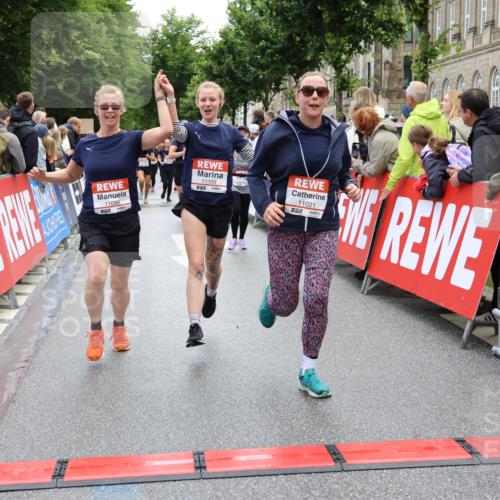 14.06.2026 - REWE Women's Run Strokosch-Dieckow http://msf.ph/oto/9786485 14.06.2026 10:07:53 Ziel 10194, 10237, 11021, 11062, 11098, 11099, 11496 meine-sportfotos.de