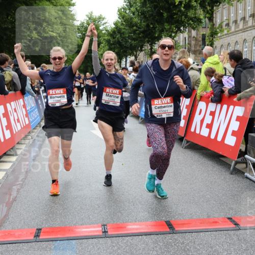 14.06.2026 - REWE Women's Run Strokosch-Dieckow http://msf.ph/oto/9786487 14.06.2026 10:07:53 Ziel 10194, 10237, 11021, 11062, 11098, 11099, 11496 meine-sportfotos.de