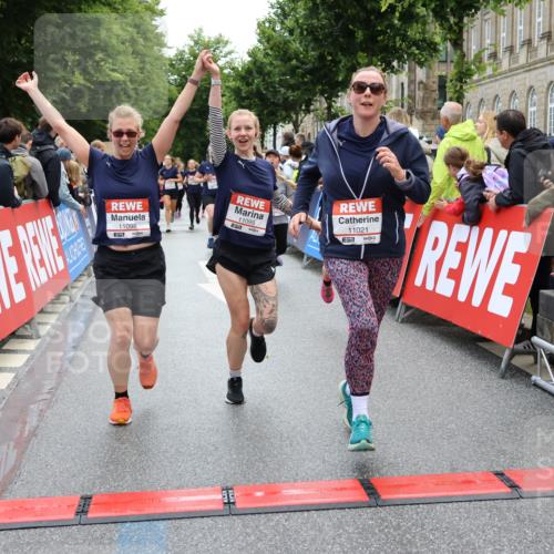 14.06.2026 - REWE Women's Run Strokosch-Dieckow http://msf.ph/oto/9786488 14.06.2026 10:07:53 Ziel 10194, 10237, 11021, 11062, 11098, 11099, 11496 meine-sportfotos.de