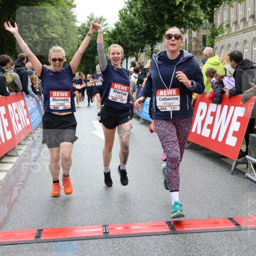 14.06.2026 - REWE Women's Run Strokosch-Dieckow http://msf.ph/oto/9786489 14.06.2026 10:07:53 Ziel 10194, 10237, 11021, 11062, 11098, 11099, 11496 meine-sportfotos.de