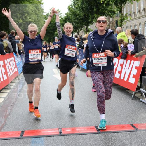 14.06.2026 - REWE Women's Run Strokosch-Dieckow http://msf.ph/oto/9786490 14.06.2026 10:07:53 Ziel 10194, 10237, 11021, 11062, 11098, 11099, 11496 meine-sportfotos.de