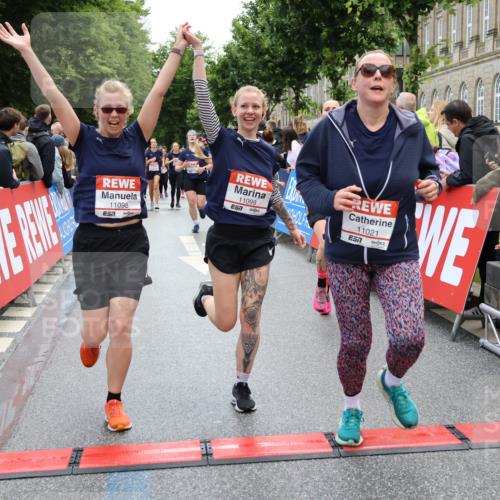 14.06.2026 - REWE Women's Run Strokosch-Dieckow http://msf.ph/oto/9786492 14.06.2026 10:07:53 Ziel 10194, 10237, 11021, 11062, 11098, 11099, 11496 meine-sportfotos.de