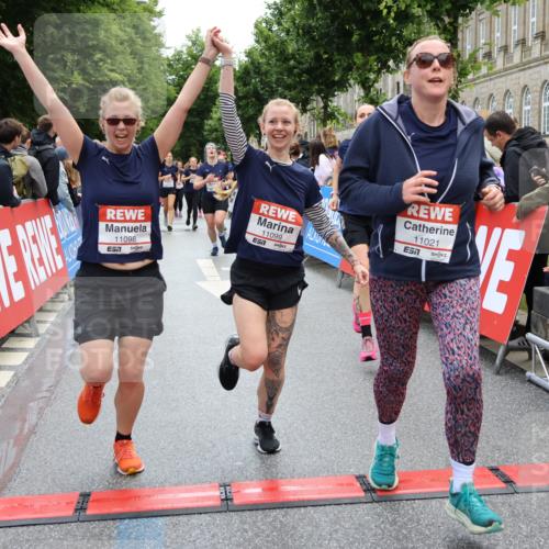 14.06.2026 - REWE Women's Run Strokosch-Dieckow http://msf.ph/oto/9786493 14.06.2026 10:07:53 Ziel 10194, 10237, 11021, 11062, 11098, 11099, 11496 meine-sportfotos.de