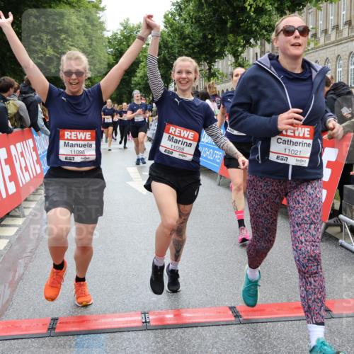 14.06.2026 - REWE Women's Run Strokosch-Dieckow http://msf.ph/oto/9786494 14.06.2026 10:07:54 Ziel 10194, 10237, 11021, 11062, 11098, 11099, 11496 meine-sportfotos.de