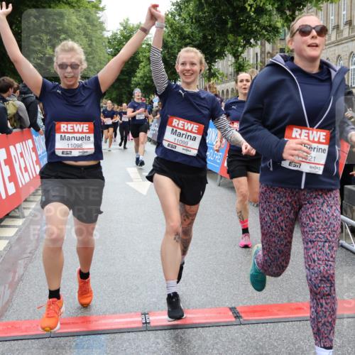 14.06.2026 - REWE Women's Run Strokosch-Dieckow http://msf.ph/oto/9786495 14.06.2026 10:07:54 Ziel 10194, 10237, 11021, 11062, 11098, 11099, 11496 meine-sportfotos.de