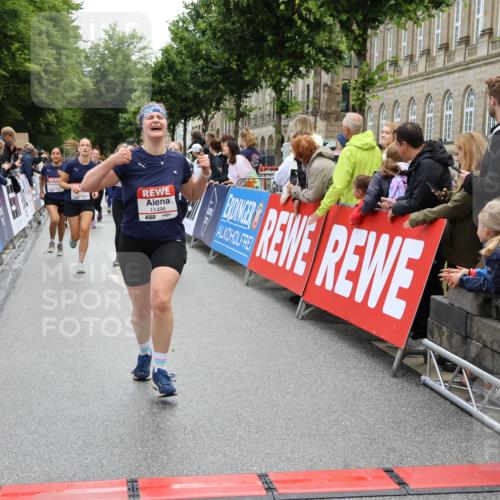 14.06.2026 - REWE Women's Run Strokosch-Dieckow http://msf.ph/oto/9786496 14.06.2026 10:07:57 Ziel 10126, 10164, 10194, 10237, 10852, 11021, 11062, 11098, 11099, 11156, 11496 meine-sportfotos.de