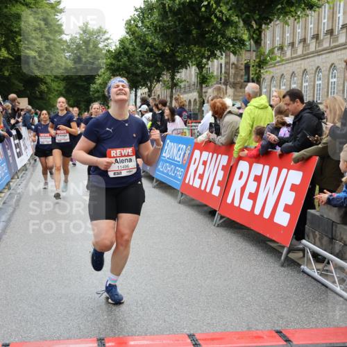 14.06.2026 - REWE Women's Run Strokosch-Dieckow http://msf.ph/oto/9786500 14.06.2026 10:07:57 Ziel 10126, 10164, 10194, 10237, 10852, 11021, 11062, 11098, 11099, 11156, 11496 meine-sportfotos.de