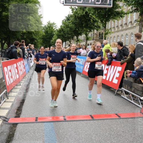 14.06.2026 - REWE Women's Run Strokosch-Dieckow http://msf.ph/oto/9786504 14.06.2026 10:07:59 Ziel 10126, 10164, 10194, 10237, 10350, 10852, 11021, 11033, 11062, 11063, 11098, 11099, 11156, 11496 meine-sportfotos.de