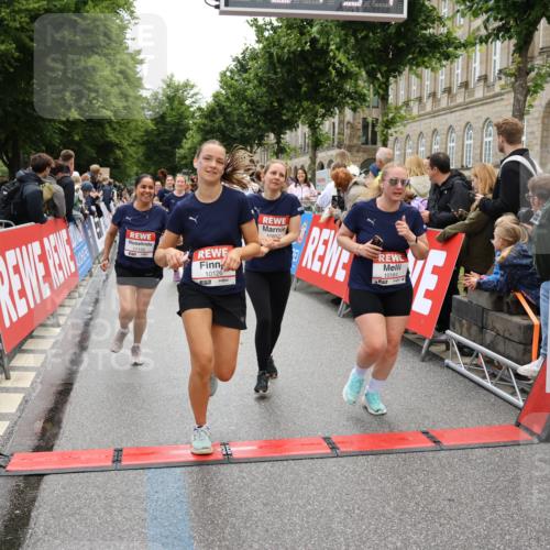 14.06.2026 - REWE Women's Run Strokosch-Dieckow http://msf.ph/oto/9786508 14.06.2026 10:07:59 Ziel 10126, 10164, 10194, 10237, 10350, 10852, 11021, 11033, 11062, 11063, 11098, 11099, 11156, 11496 meine-sportfotos.de
