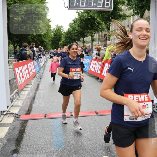 14.06.2026 - REWE Women's Run Strokosch-Dieckow http://msf.ph/oto/9786510 14.06.2026 10:08:01 Ziel 10126, 10164, 10194, 10213, 10237, 10350, 10414, 10685, 10852, 11021, 11033, 11063, 11073, 11098, 11099, 11156, 11496 meine-sportfotos.de