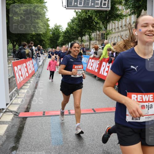 14.06.2026 - REWE Women's Run Strokosch-Dieckow http://msf.ph/oto/9786511 14.06.2026 10:08:01 Ziel 10126, 10164, 10194, 10213, 10237, 10350, 10414, 10685, 10852, 11021, 11033, 11063, 11073, 11098, 11099, 11156, 11496 meine-sportfotos.de
