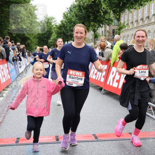14.06.2026 - REWE Women's Run Strokosch-Dieckow http://msf.ph/oto/9786512 14.06.2026 10:08:02 Ziel 10126, 10164, 10194, 10213, 10237, 10350, 10414, 10685, 10852, 11033, 11063, 11073, 11156, 11496 meine-sportfotos.de