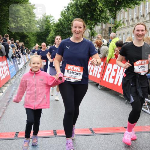 14.06.2026 - REWE Women's Run Strokosch-Dieckow http://msf.ph/oto/9786513 14.06.2026 10:08:02 Ziel 10126, 10164, 10194, 10213, 10237, 10350, 10414, 10685, 10852, 11033, 11063, 11073, 11156, 11496 meine-sportfotos.de