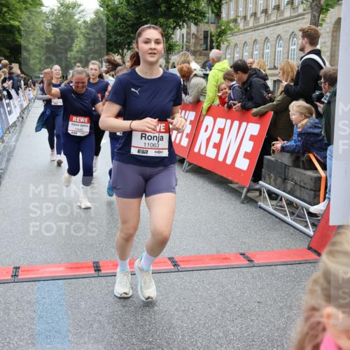 14.06.2026 - REWE Women's Run Strokosch-Dieckow http://msf.ph/oto/9786519 14.06.2026 10:08:04 Ziel 10126, 10164, 10213, 10350, 10414, 10685, 10852, 11033, 11063, 11073, 11156, 11496 meine-sportfotos.de