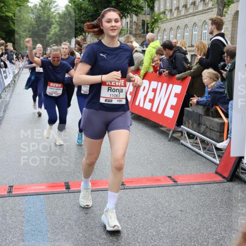 14.06.2026 - REWE Women's Run Strokosch-Dieckow http://msf.ph/oto/9786520 14.06.2026 10:08:04 Ziel 10126, 10164, 10213, 10350, 10414, 10685, 10852, 11033, 11063, 11073, 11156, 11496 meine-sportfotos.de