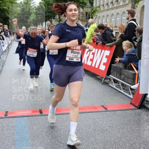 14.06.2026 - REWE Women's Run Strokosch-Dieckow http://msf.ph/oto/9786521 14.06.2026 10:08:04 Ziel 10126, 10164, 10213, 10350, 10414, 10685, 10852, 11033, 11063, 11073, 11156, 11496 meine-sportfotos.de