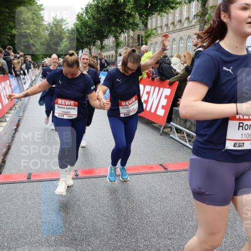 14.06.2026 - REWE Women's Run Strokosch-Dieckow http://msf.ph/oto/9786524 14.06.2026 10:08:05 Ziel 10126, 10164, 10213, 10350, 10414, 10685, 10852, 11033, 11063, 11073, 11156, 11496 meine-sportfotos.de