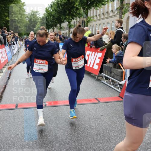 14.06.2026 - REWE Women's Run Strokosch-Dieckow http://msf.ph/oto/9786525 14.06.2026 10:08:05 Ziel 10126, 10164, 10213, 10350, 10414, 10685, 10852, 11033, 11063, 11073, 11156, 11496 meine-sportfotos.de