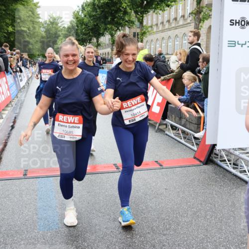 14.06.2026 - REWE Women's Run Strokosch-Dieckow http://msf.ph/oto/9786527 14.06.2026 10:08:05 Ziel 10126, 10164, 10213, 10350, 10414, 10685, 10852, 11033, 11063, 11073, 11156, 11496 meine-sportfotos.de
