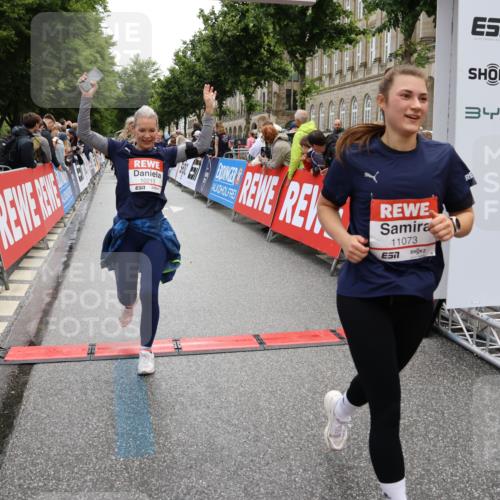 14.06.2026 - REWE Women's Run Strokosch-Dieckow http://msf.ph/oto/9786530 14.06.2026 10:08:06 Ziel 10126, 10164, 10213, 10350, 10414, 10685, 10852, 11033, 11063, 11073, 11156, 11480 meine-sportfotos.de