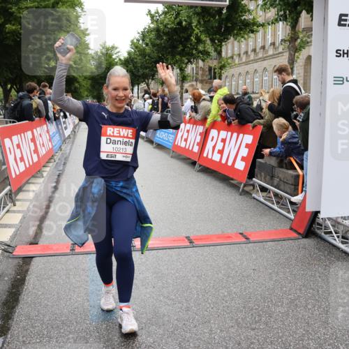 14.06.2026 - REWE Women's Run Strokosch-Dieckow http://msf.ph/oto/9786533 14.06.2026 10:08:06 Ziel 10126, 10164, 10213, 10350, 10414, 10685, 10852, 11033, 11063, 11073, 11156, 11480 meine-sportfotos.de