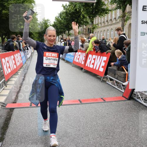 14.06.2026 - REWE Women's Run Strokosch-Dieckow http://msf.ph/oto/9786534 14.06.2026 10:08:07 Ziel 10126, 10164, 10213, 10350, 10414, 10685, 10852, 11033, 11063, 11073, 11156, 11480 meine-sportfotos.de