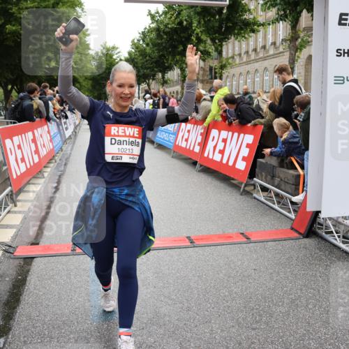 14.06.2026 - REWE Women's Run Strokosch-Dieckow http://msf.ph/oto/9786535 14.06.2026 10:08:07 Ziel 10126, 10164, 10213, 10350, 10414, 10685, 10852, 11033, 11063, 11073, 11156, 11480 meine-sportfotos.de