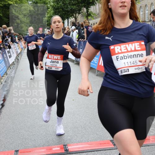 14.06.2026 - REWE Women's Run Strokosch-Dieckow http://msf.ph/oto/9786544 14.06.2026 10:08:13 Ziel 10213, 10739, 10743, 11073, 11145, 11393, 11480 meine-sportfotos.de