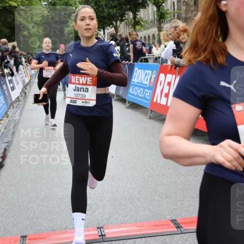 14.06.2026 - REWE Women's Run Strokosch-Dieckow http://msf.ph/oto/9786547 14.06.2026 10:08:13 Ziel 10213, 10739, 10743, 11073, 11145, 11393, 11480 meine-sportfotos.de