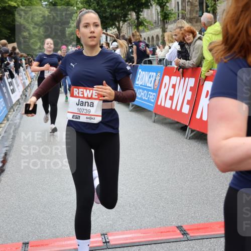 14.06.2026 - REWE Women's Run Strokosch-Dieckow http://msf.ph/oto/9786548 14.06.2026 10:08:13 Ziel 10213, 10739, 10743, 11073, 11145, 11393, 11480 meine-sportfotos.de