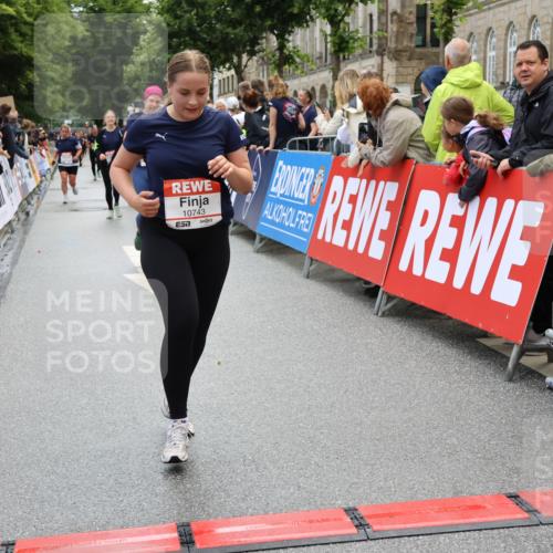 14.06.2026 - REWE Women's Run Strokosch-Dieckow http://msf.ph/oto/9786549 14.06.2026 10:08:15 Ziel 10739, 10743, 11145, 11393, 11480 meine-sportfotos.de