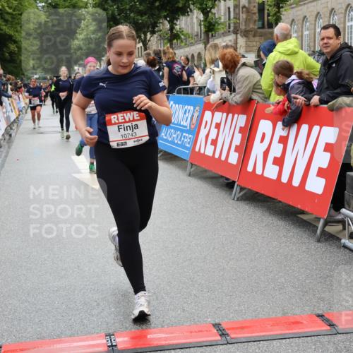 14.06.2026 - REWE Women's Run Strokosch-Dieckow http://msf.ph/oto/9786551 14.06.2026 10:08:15 Ziel 10739, 10743, 11145, 11393, 11480 meine-sportfotos.de