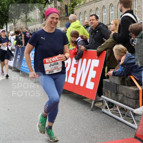 14.06.2026 - REWE Women's Run Strokosch-Dieckow http://msf.ph/oto/9786553 14.06.2026 10:08:17 Ziel 10353, 10723, 10739, 10743, 11145, 11376, 11393, 11480 meine-sportfotos.de