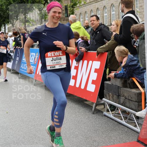 14.06.2026 - REWE Women's Run Strokosch-Dieckow http://msf.ph/oto/9786554 14.06.2026 10:08:17 Ziel 10353, 10723, 10739, 10743, 11145, 11376, 11393, 11480 meine-sportfotos.de