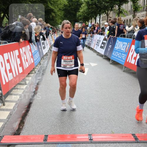 14.06.2026 - REWE Women's Run Strokosch-Dieckow http://msf.ph/oto/9786560 14.06.2026 10:08:22 Ziel 10353, 10371, 10578, 10723, 10743, 11376, 11393 meine-sportfotos.de