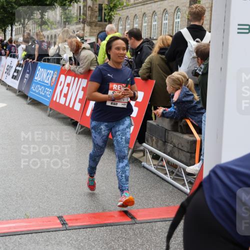 14.06.2026 - REWE Women's Run Strokosch-Dieckow http://msf.ph/oto/9786565 14.06.2026 10:08:27 Ziel 10353, 10371, 10574, 10578, 10723, 10764, 11376, 11525 meine-sportfotos.de