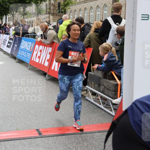 14.06.2026 - REWE Women's Run Strokosch-Dieckow http://msf.ph/oto/9786566 14.06.2026 10:08:27 Ziel 10353, 10371, 10574, 10578, 10723, 10764, 11376, 11525 meine-sportfotos.de