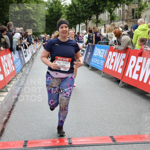 14.06.2026 - REWE Women's Run Strokosch-Dieckow http://msf.ph/oto/9786568 14.06.2026 10:08:30 Ziel 10371, 10574, 10578, 10760, 10764, 10963, 11525 meine-sportfotos.de