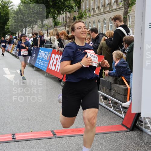14.06.2026 - REWE Women's Run Strokosch-Dieckow http://msf.ph/oto/9786570 14.06.2026 10:08:31 Ziel 10574, 10578, 10760, 10764, 10963, 11525 meine-sportfotos.de