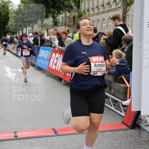 14.06.2026 - REWE Women's Run Strokosch-Dieckow http://msf.ph/oto/9786571 14.06.2026 10:08:31 Ziel 10574, 10578, 10760, 10764, 10963, 11525 meine-sportfotos.de