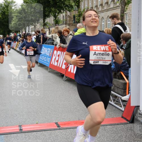 14.06.2026 - REWE Women's Run Strokosch-Dieckow http://msf.ph/oto/9786572 14.06.2026 10:08:31 Ziel 10574, 10578, 10760, 10764, 10963, 11525 meine-sportfotos.de