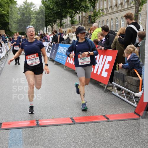 14.06.2026 - REWE Women's Run Strokosch-Dieckow http://msf.ph/oto/9786573 14.06.2026 10:08:33 Ziel 10574, 10578, 10582, 10760, 10764, 10963, 11525 meine-sportfotos.de