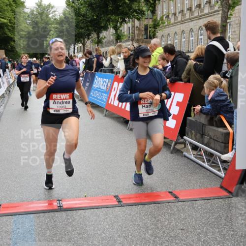 14.06.2026 - REWE Women's Run Strokosch-Dieckow http://msf.ph/oto/9786575 14.06.2026 10:08:33 Ziel 10574, 10578, 10582, 10760, 10764, 10963, 11525 meine-sportfotos.de