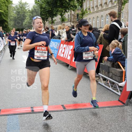14.06.2026 - REWE Women's Run Strokosch-Dieckow http://msf.ph/oto/9786577 14.06.2026 10:08:33 Ziel 10574, 10578, 10582, 10760, 10764, 10963, 11525 meine-sportfotos.de