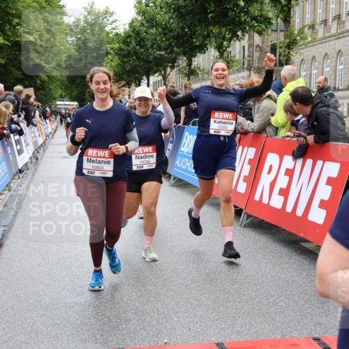 14.06.2026 - REWE Women's Run Strokosch-Dieckow http://msf.ph/oto/9786583 14.06.2026 10:08:37 Ziel 10504, 10582, 10760, 10764, 10766, 10963, 11176, 11200, 11525 meine-sportfotos.de