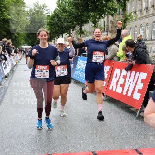 14.06.2026 - REWE Women's Run Strokosch-Dieckow http://msf.ph/oto/9786584 14.06.2026 10:08:37 Ziel 10504, 10582, 10760, 10764, 10766, 10963, 11176, 11200, 11525 meine-sportfotos.de