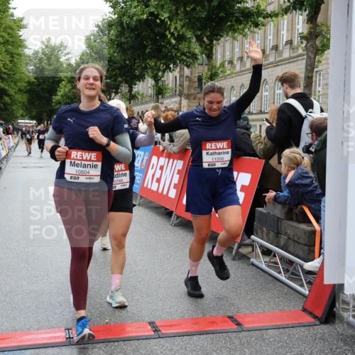 14.06.2026 - REWE Women's Run Strokosch-Dieckow http://msf.ph/oto/9786587 14.06.2026 10:08:38 Ziel 10504, 10582, 10760, 10764, 10766, 10963, 11176, 11200, 11525 meine-sportfotos.de
