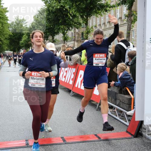 14.06.2026 - REWE Women's Run Strokosch-Dieckow http://msf.ph/oto/9786589 14.06.2026 10:08:38 Ziel 10504, 10582, 10760, 10764, 10766, 10963, 11176, 11200, 11525 meine-sportfotos.de