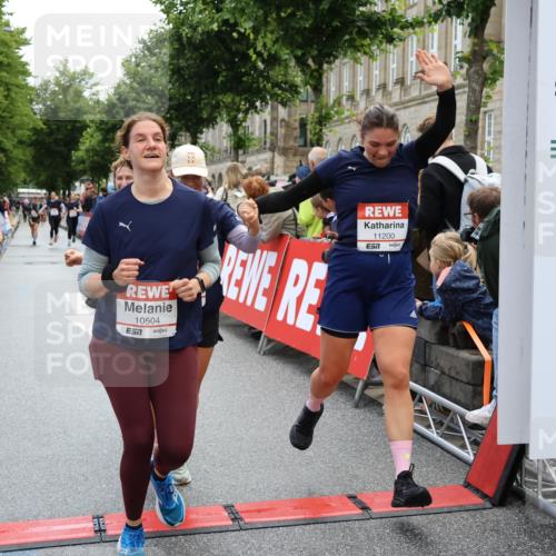 14.06.2026 - REWE Women's Run Strokosch-Dieckow http://msf.ph/oto/9786590 14.06.2026 10:08:38 Ziel 10504, 10582, 10760, 10764, 10766, 10963, 11176, 11200, 11525 meine-sportfotos.de